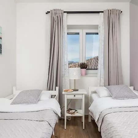 New Cosy Ivan Apartament *